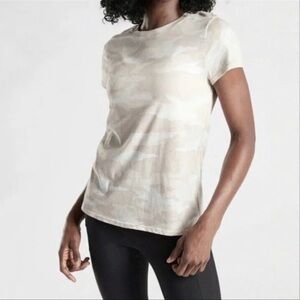 Athleta Beige Camo Short Sleeve Shirt Size M